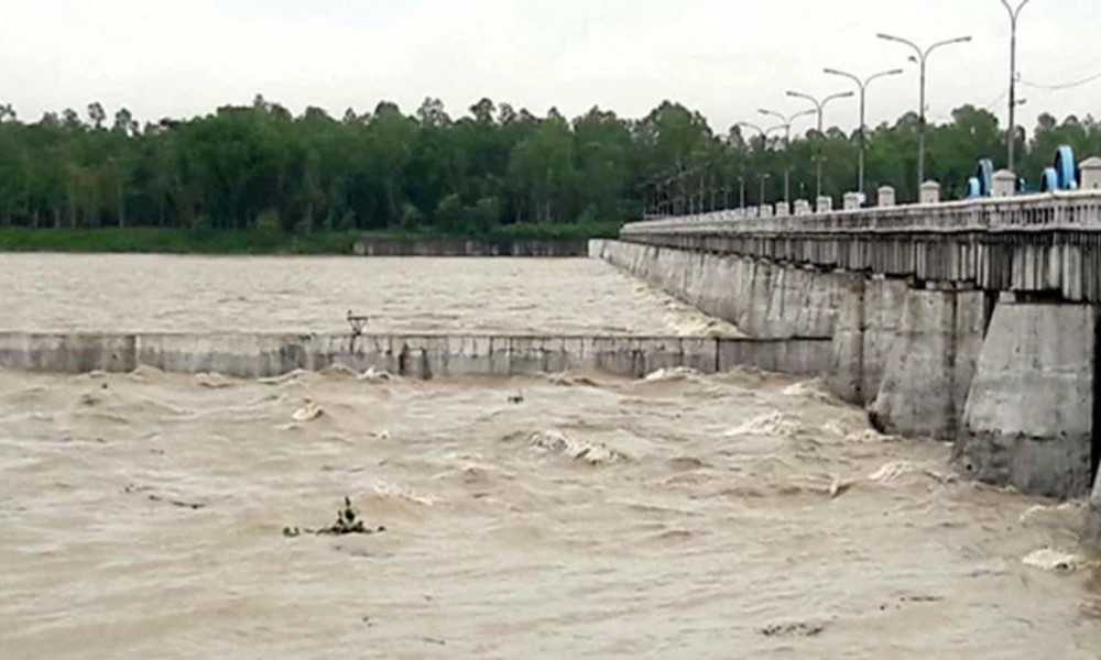 তিস্তার পানি বিপৎসীমার ওপরে, ভাঙনের কবলে মানুষ